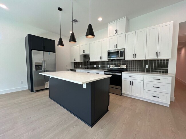 Photo - 4414 Elmwood St Unit A