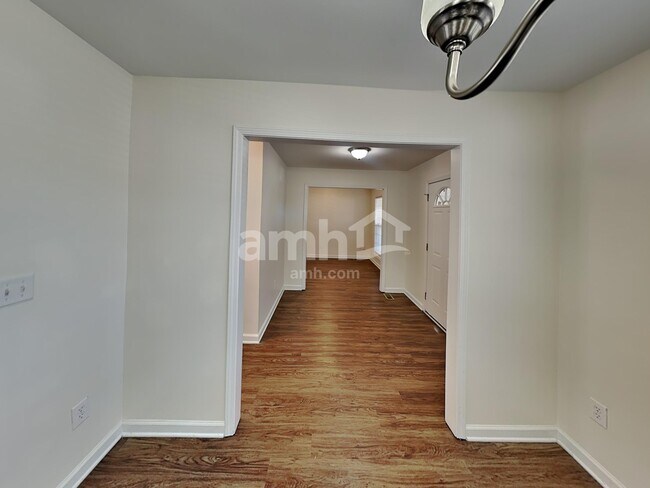 Photo - 204 Bates Ct