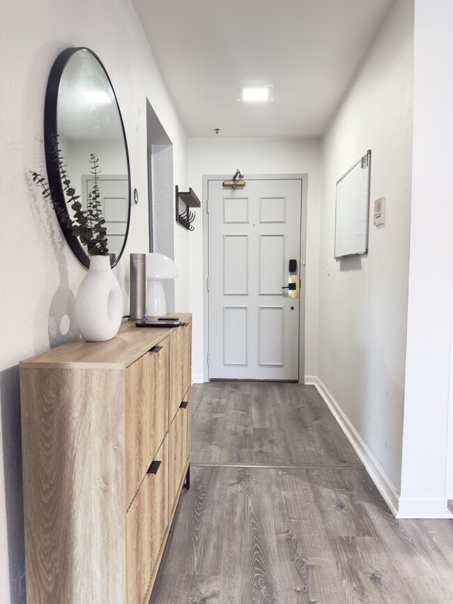 Photo - 5605 Friars Rd Unidad 304