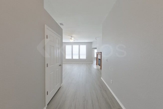 Photo - 113 Great Oaks Dr