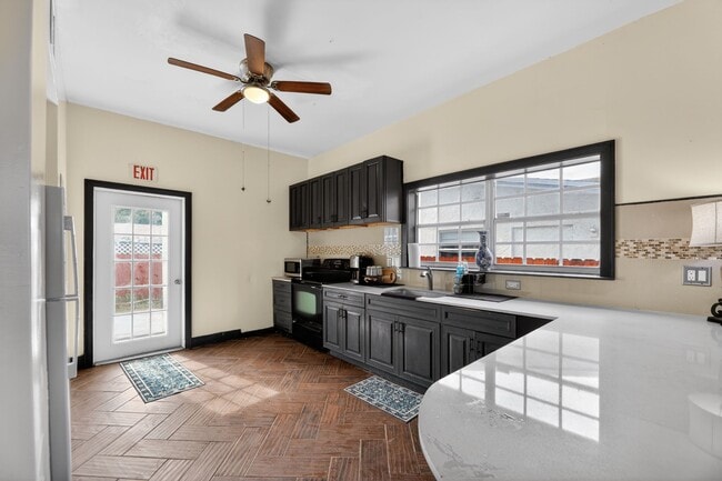 Photo - 1934 Washington St