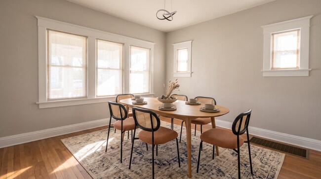 Photo - 120 W 25th St