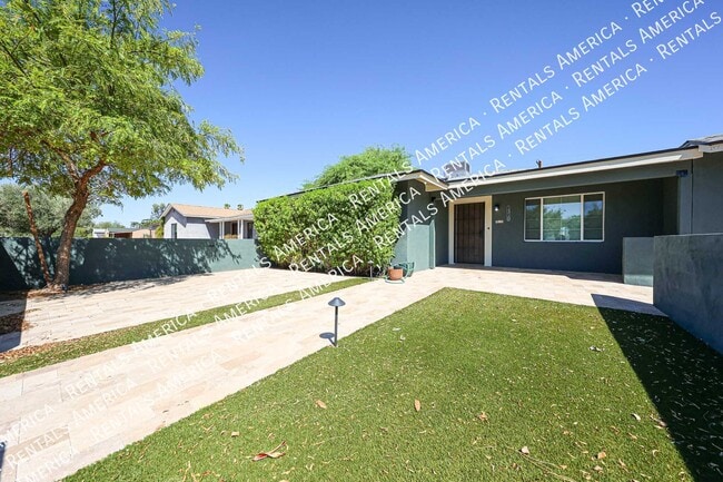 1310 W Glenrosa Ave