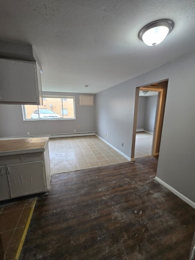 Building Photo - 1885 N Taylor Rd Unit 104