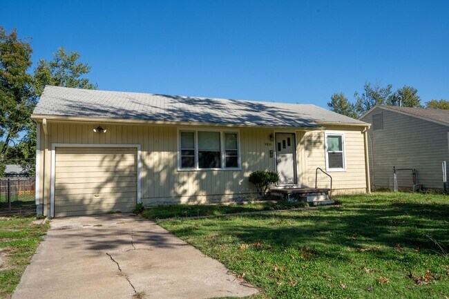 Sweet 2 Bedroom, 1 bath Newly Renovated - Sweet 2 Bedroom, 1 bath  Newly Renovated House