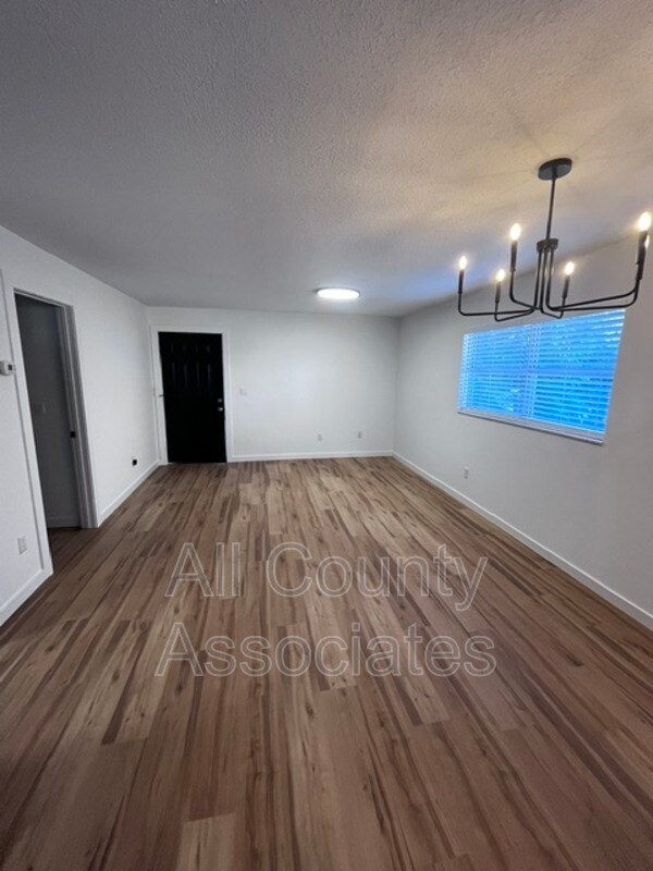 Photo - 2267 Norman Dr Unit B