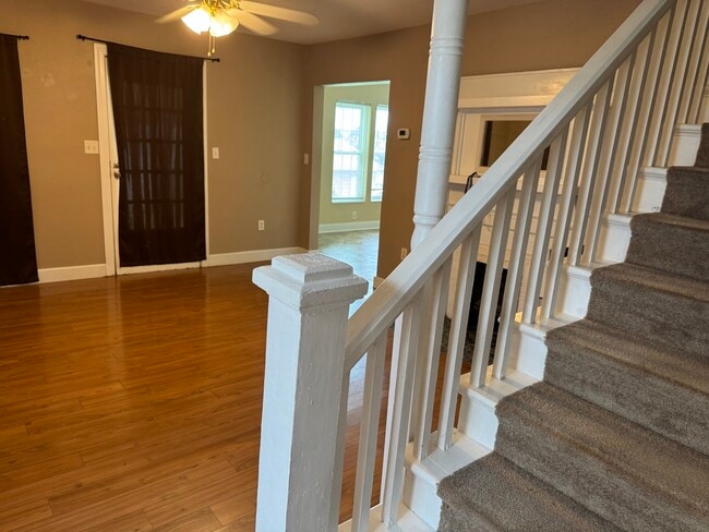 Photo - 412 W 7th St