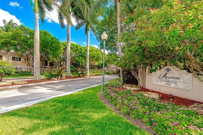 Building Photo - 2452 Centergate Dr Unit 103