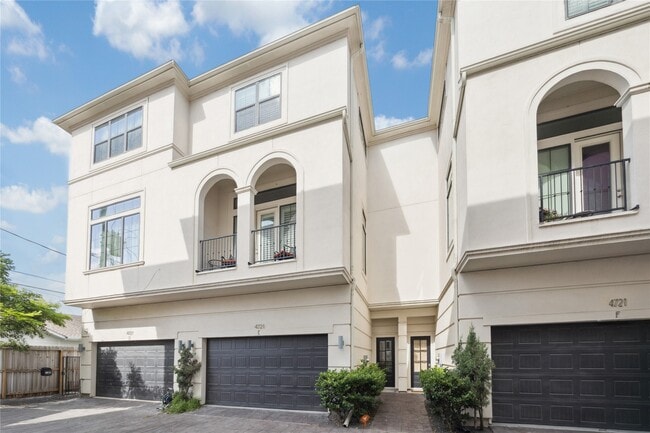 Building Photo - 4721 Banning Dr Unit E