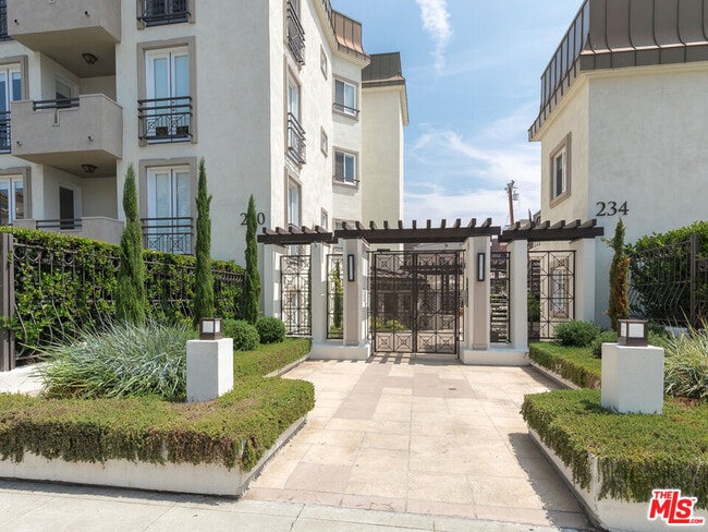 Photo - 230 S Hamilton Dr Unidad 208