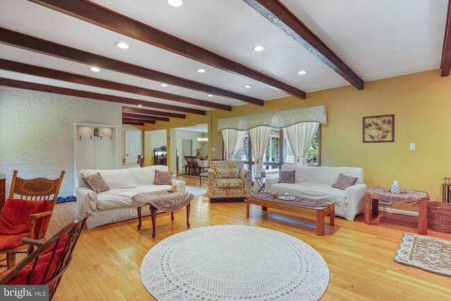 Building Photo - 5135 Summit Dr