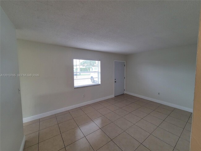 Photo - 3425 SW 89th Ave Unidad 3427