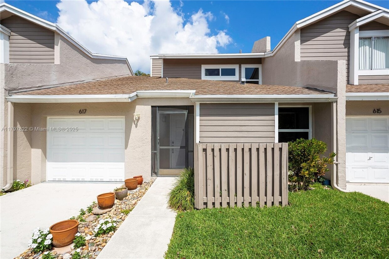 Photo - 617 Woodgate Ln (Sunrise, FL)