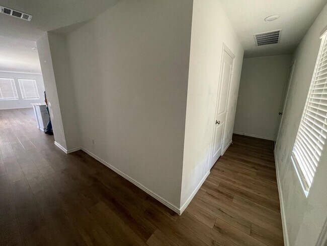 Photo - 427 Gabbro Gdns