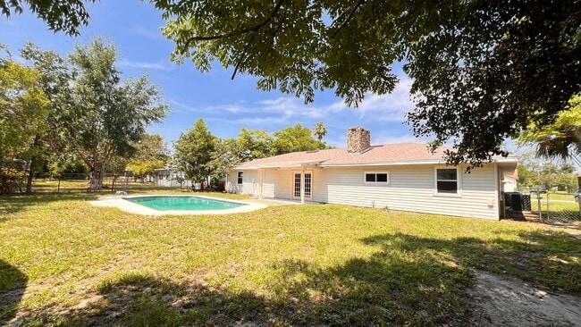 Photo - $500 off a month of rent!!! Great 3 bedroom,2 bath home in Deltona! (Leasing Admin Fee WAIVED!!!)