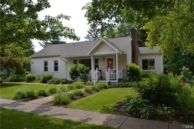 18 E Austin St