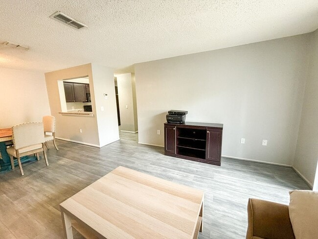 Photo - Windsor Park #317 - Pet Friendly!