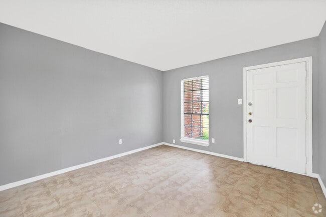 1BR, 1BA - 688SF - Living Room