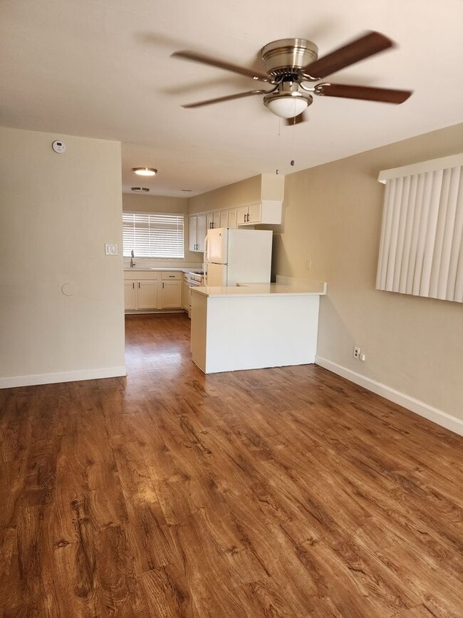 Photo - #1063- 1901W Weldon LLC Unit #3