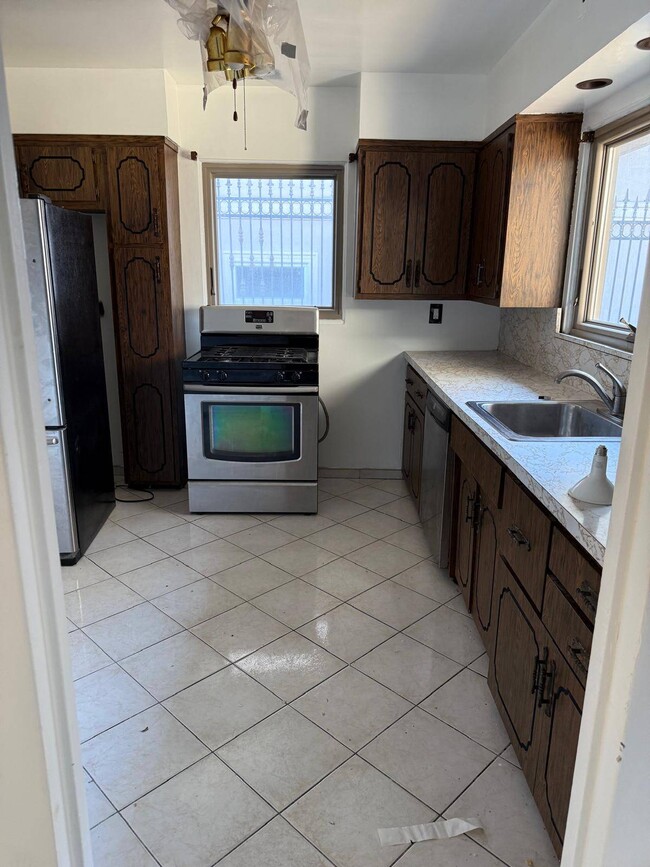 Photo - 53-21 254th St