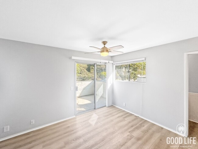 Photo - Stunning 2BD/2.5BA W/ In-Unit Laundry and ... Unidad 123