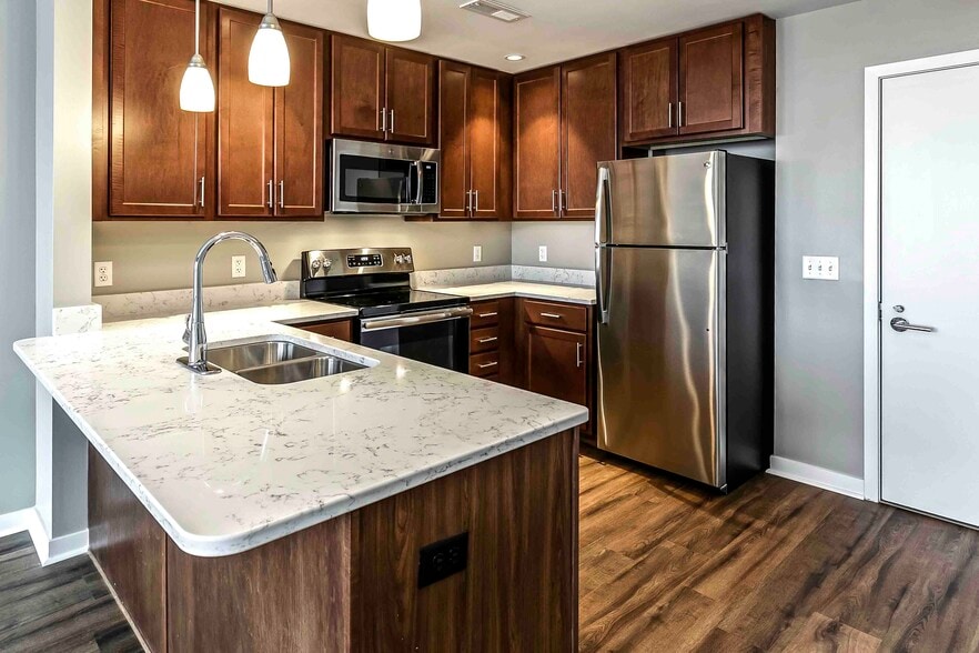 At Midtown Crossing, we offer sleek homes with modern finishes in the heart of the city.