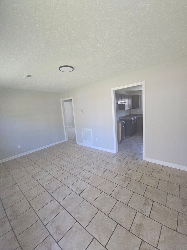 Photo - 916 Monroe Ave