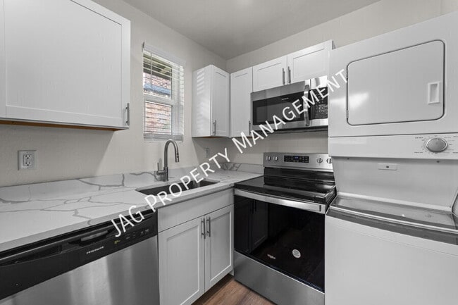 Photo - 1078 Day Ave