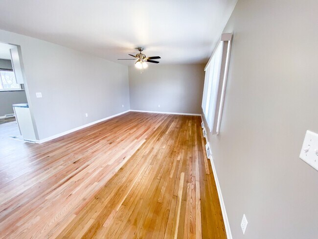 Photo - 1001 W Badger Rd