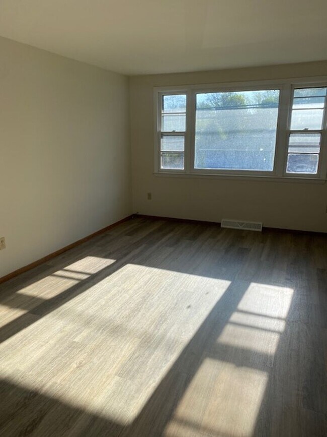 Photo - 928 Northway St Unit Apt 1