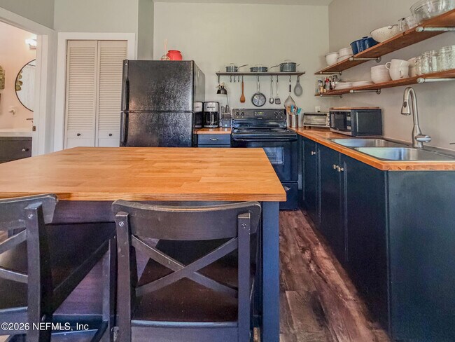 Photo - 3885 Valencia Rd