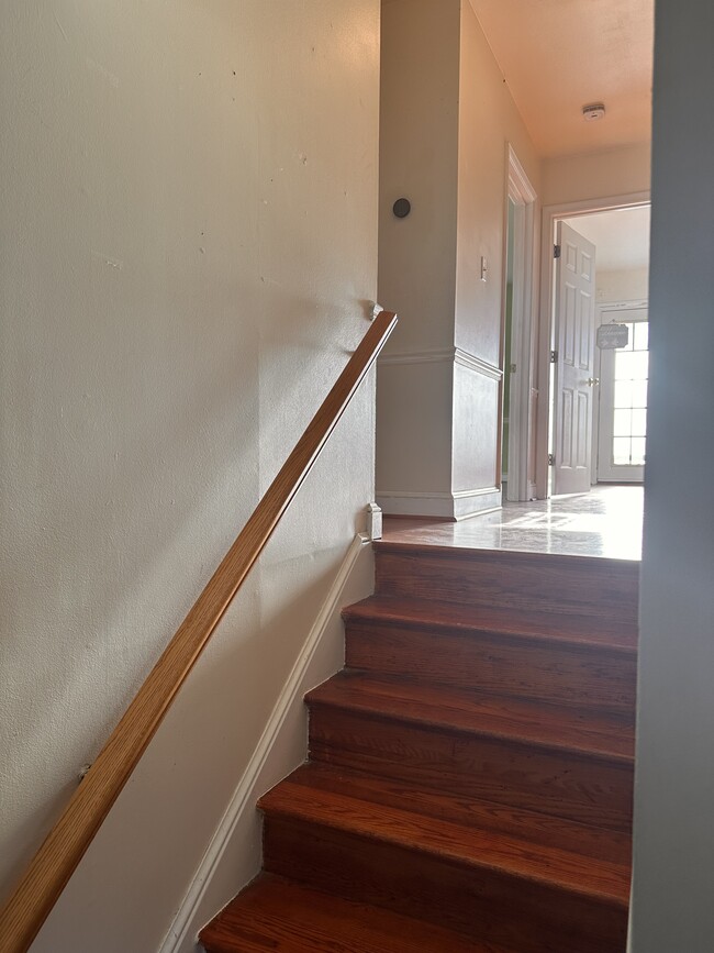 Photo - 5233 Queensberry Ave