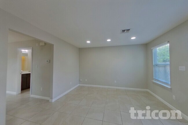 1052 Esplanade Pkwy