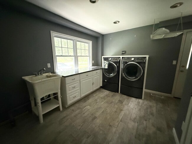 Photo - 4 Bedroom Colonial SFH - Reisterstown