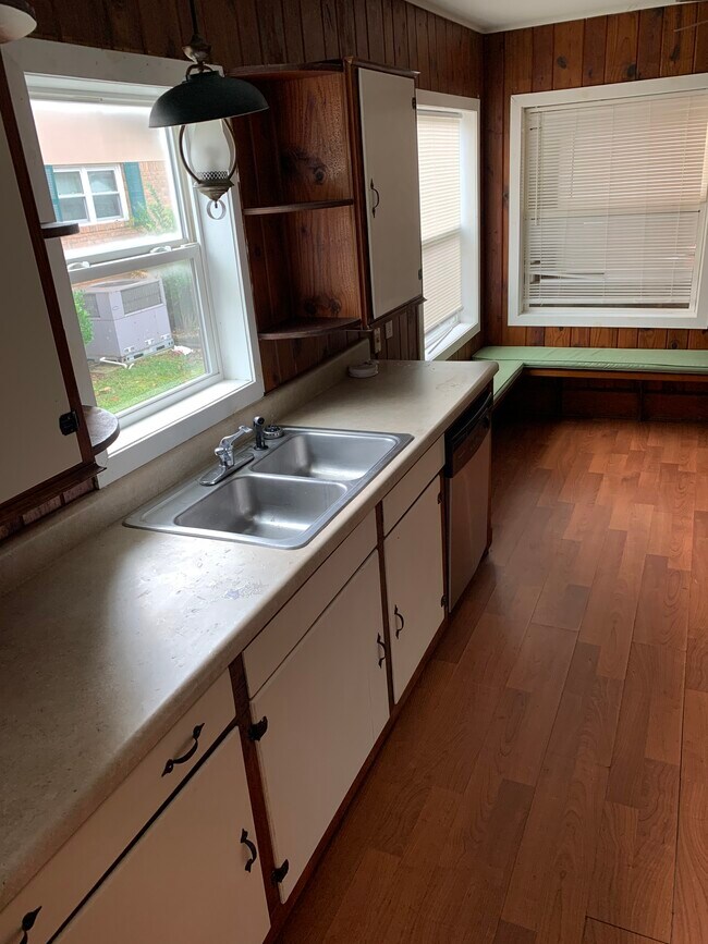 Kitchen - 503 19th St E Unit 1