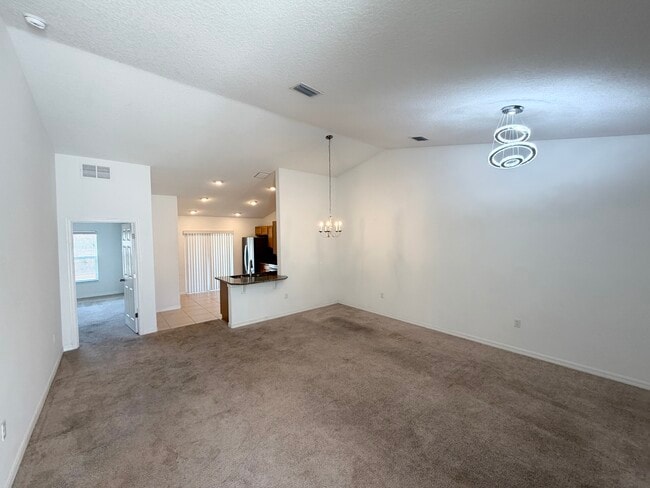 Photo - 10 Rainstone Ln