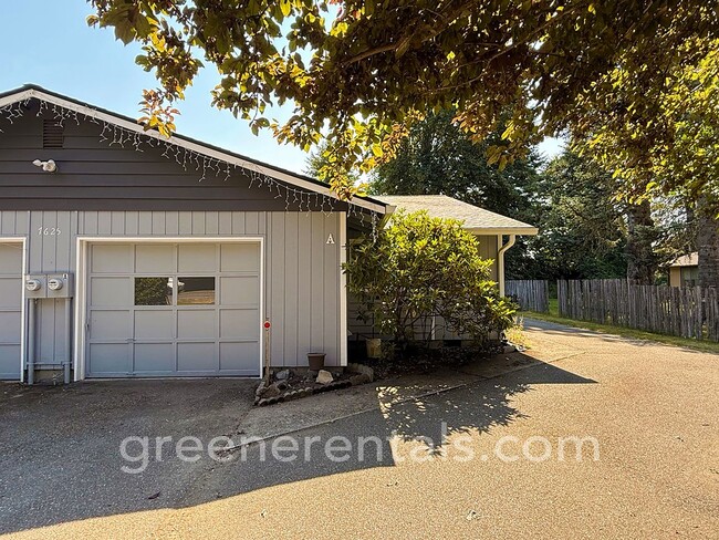 Building Photo - Trails- 7625 Unit A