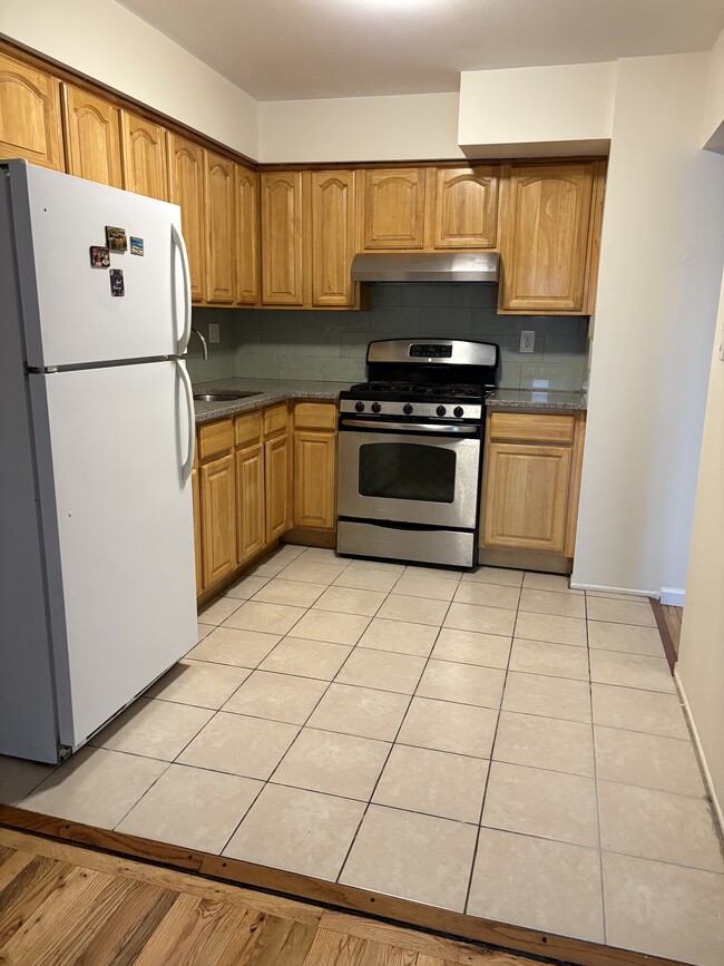 kitchen - 4115A 75th St Unit #3