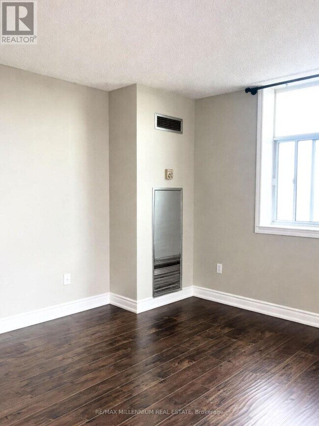Photo - 3559 Eglinton Ave W Unit 611