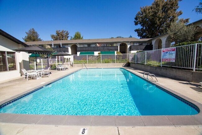 Photo - Twelve Oaks Apartments