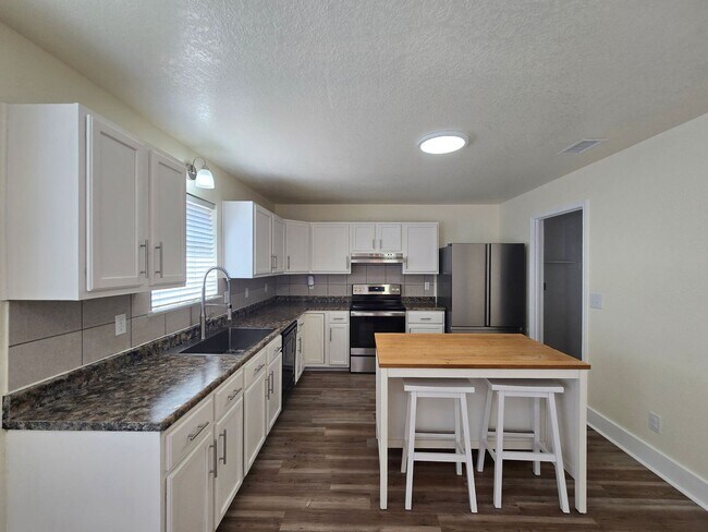 Photo - RENT REDUCTION - AVAILABLE NOW!