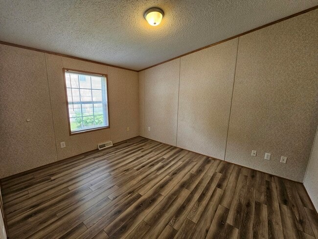 Photo - 30 Kris Ann Dr