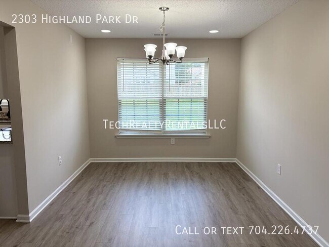 Photo - 2303 Highland Park Dr