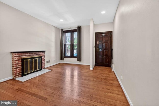 1025 30th St NW