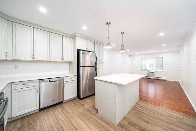 Photo - 1001 Avenue C