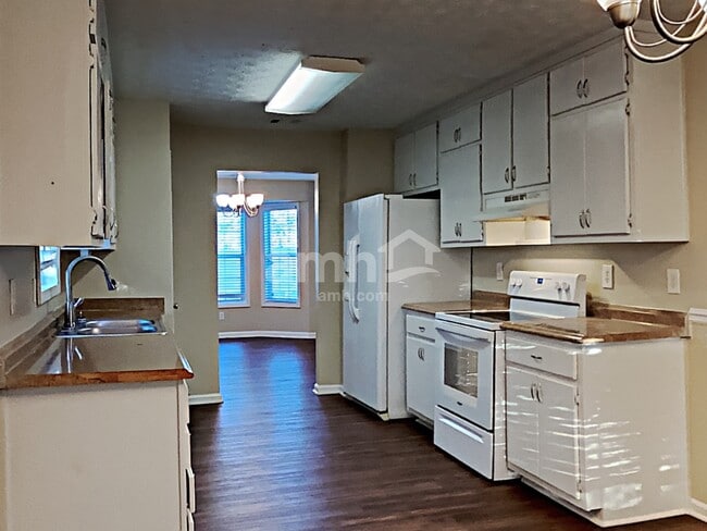 Photo - 1500 Chalet Cir