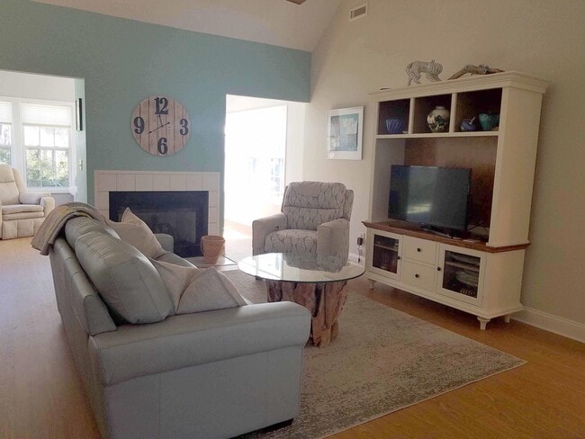 Photo - 216 Club Cir