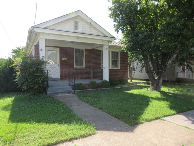 Building Photo - Colonial Heights