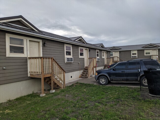 Photo - 1100 Roth Ln