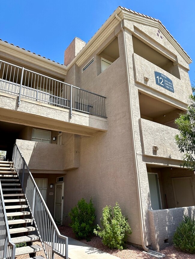 Building Photo - Stunning and spacious Portofino condo at Lakewood. Unit 3070